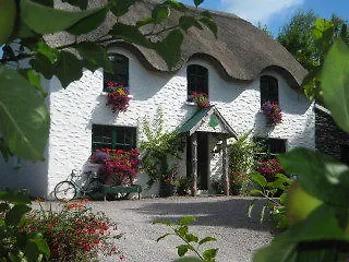 Lissyclearig Thatched Bed and breakfast Kenmare