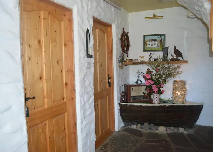 Lissyclearig Thatched Bed & Breakfast Kenmare